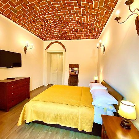 Exquisitely Renovated And Centrally Located Apartment With Free Parking Torino Kültér fotó