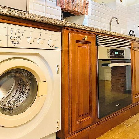Exquisitely Renovated And Centrally Located Apartment With Free Parking Torino Kültér fotó