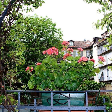 Exquisitely Renovated And Centrally Located Apartment With Free Parking Torino Kültér fotó
