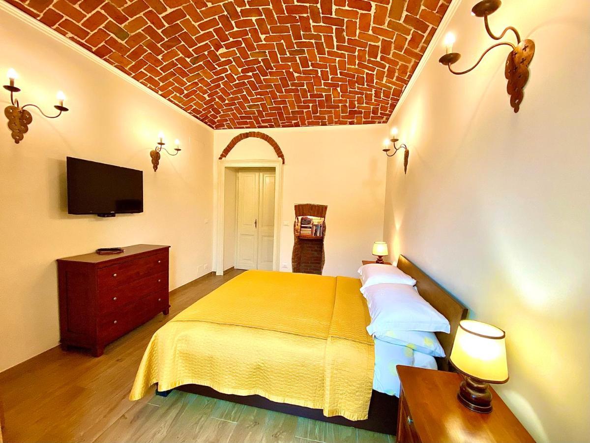 Exquisitely Renovated And Centrally Located Apartment With Free Parking Torino Kültér fotó