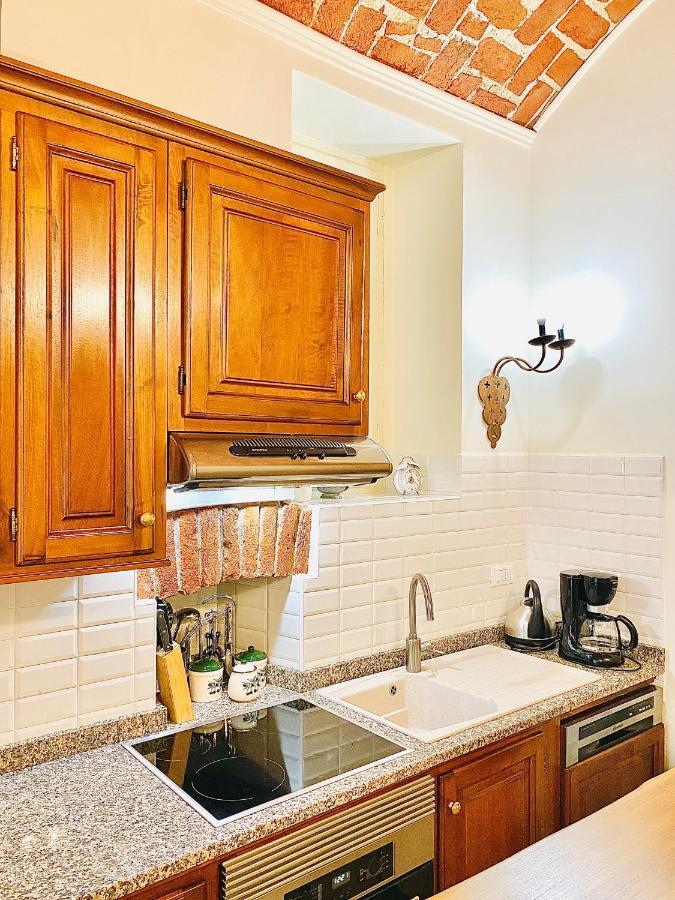 Exquisitely Renovated And Centrally Located Apartment With Free Parking Torino Kültér fotó