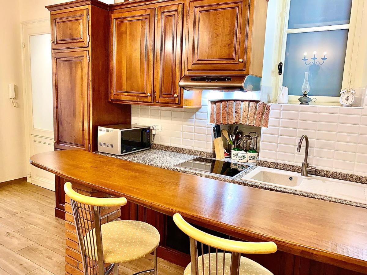 Exquisitely Renovated And Centrally Located Apartment With Free Parking Torino Kültér fotó