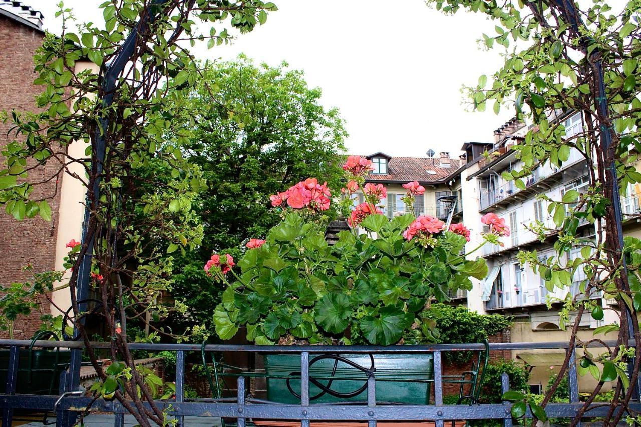 Exquisitely Renovated And Centrally Located Apartment With Free Parking Torino Kültér fotó