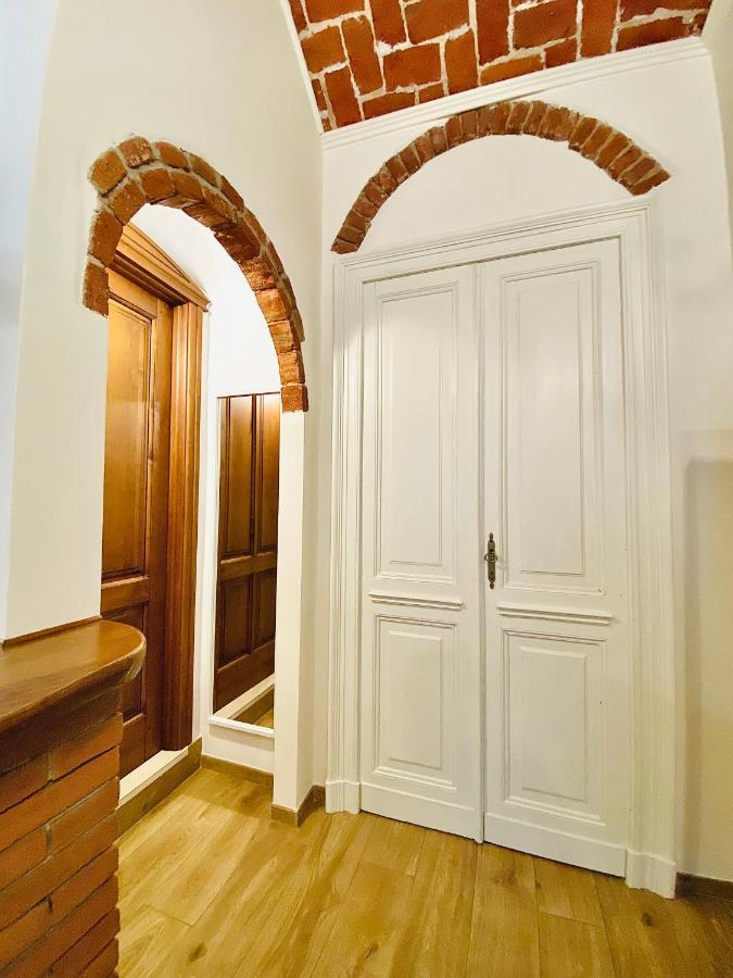 Exquisitely Renovated And Centrally Located Apartment With Free Parking Torino Kültér fotó
